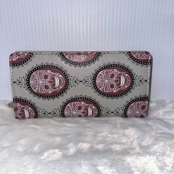 Shag Wear Canada Skull Embossed Large Zip Wallet NWOT - Picture 5 of 7